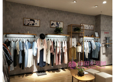從校園攤位到線上旗艦店 一位女大學生的服裝創業之路